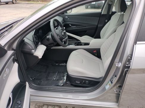 Used 2025 Hyundai Elantra Limited FWD image 33