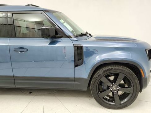 Used 2024 Land Rover Defender 110 SE image 7