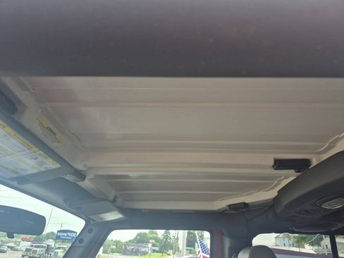 Used 2009 Jeep Wrangler Unlimited Sahara AWD/4WD image 24