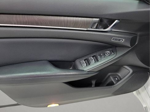 Used 2018 Honda Accord Touring image 11