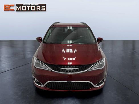 Used 2017 Chrysler Pacifica Touring-L image 8