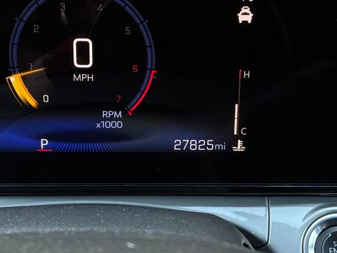 Used 2025 Chevrolet Trax LT FWD image 37