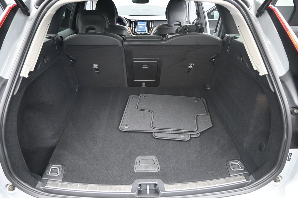 Certified 2024 Volvo XC60 B5 Plus AWD/4WD image 18