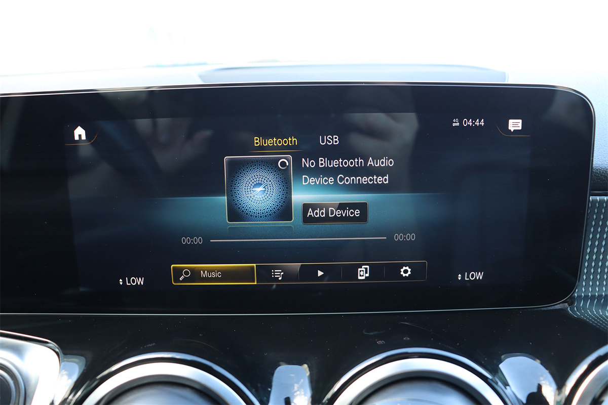 Used 2022 Mercedes-Benz GLB 250 w/ Premium Package Lite image 33