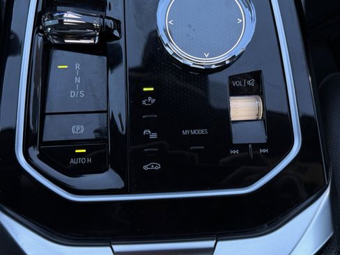 Used 2023 BMW 740i image 79