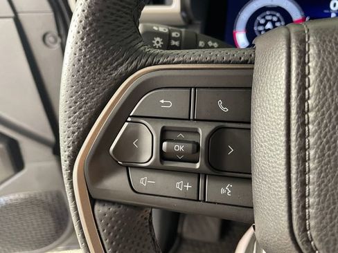 Used 2025 Toyota Tacoma TRD Sport AWD/4WD image 13