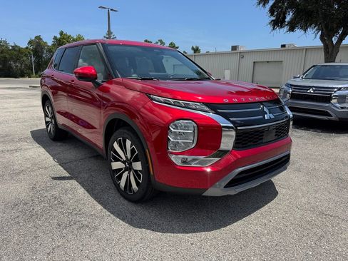 New 2025 Mitsubishi Outlander SE image 10