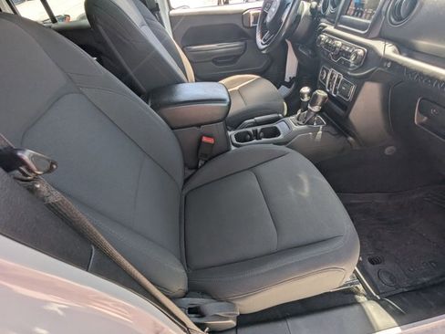 Used 2018 Jeep Wrangler Unlimited Sport S AWD/4WD image 19