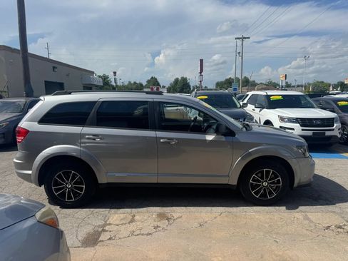Used 2018 Dodge Journey SE w/ Connectivity Group FWD image 5