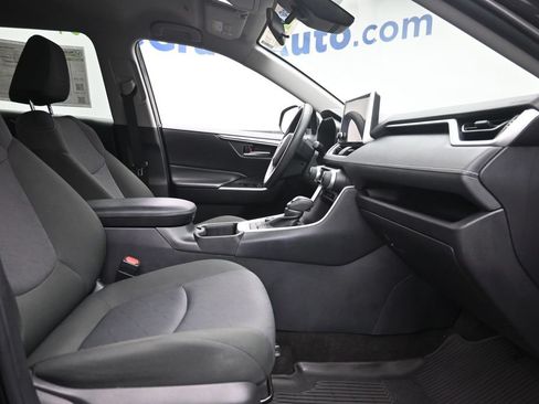 Used 2025 Toyota RAV4 XLE AWD/4WD image 9