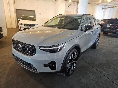 Certified 2025 Volvo XC40 B5 Ultra AWD/4WD image 1