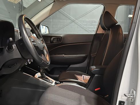 Used 2022 Hyundai Venue Limited w/ Cargo Package FWD image 10