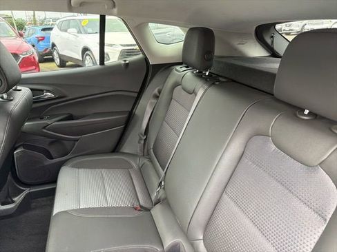 Used 2025 Chevrolet Trax LT FWD image 28