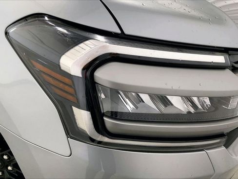 Used 2024 Ford Expedition XLT image 12