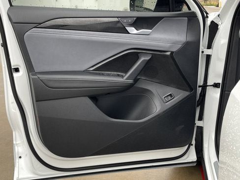 New 2026 Volkswagen Tiguan SE R-Line image 9