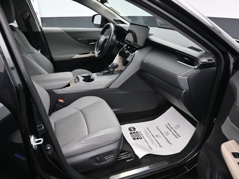 Used 2023 Toyota Venza Limited AWD/4WD image 12