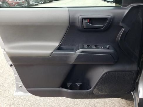 Used 2020 Toyota Tacoma SR AWD/4WD image 11