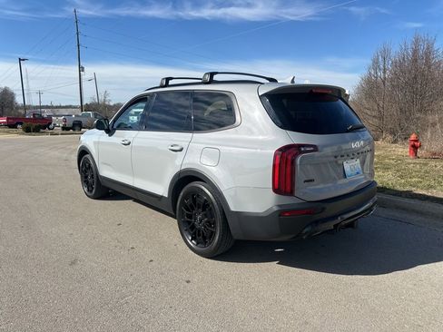 Used 2022 Kia Telluride EX w/ EX Premium Package image 4