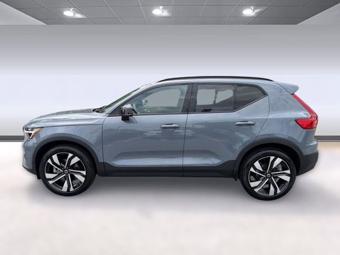 Certified 2023 Volvo XC40 B5 Plus w/ Climate Package AWD/4WD image 2