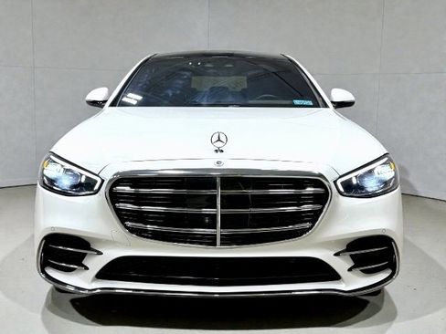 Used 2022 Mercedes-Benz S 500 4MATIC w/ AMG Line Package image 11