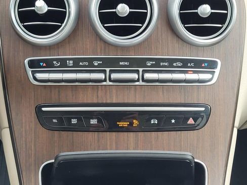 Used 2022 Mercedes-Benz GLC 300 4MATIC image 23