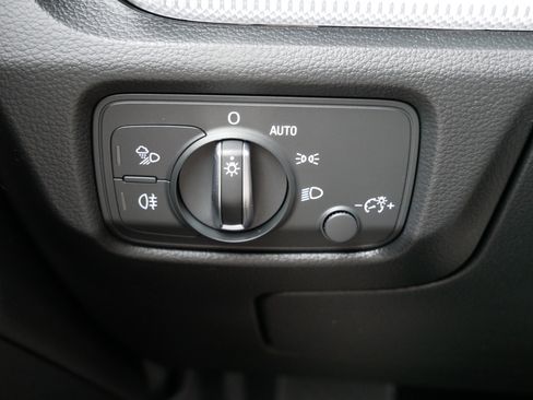 Used 2016 Audi A3 e-tron Premium Plus w/ Premium Plus Package FWD image 27