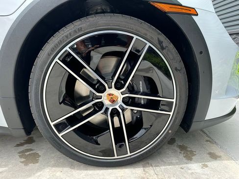 Used 2025 Porsche Taycan 4 Cross Turismo image 35