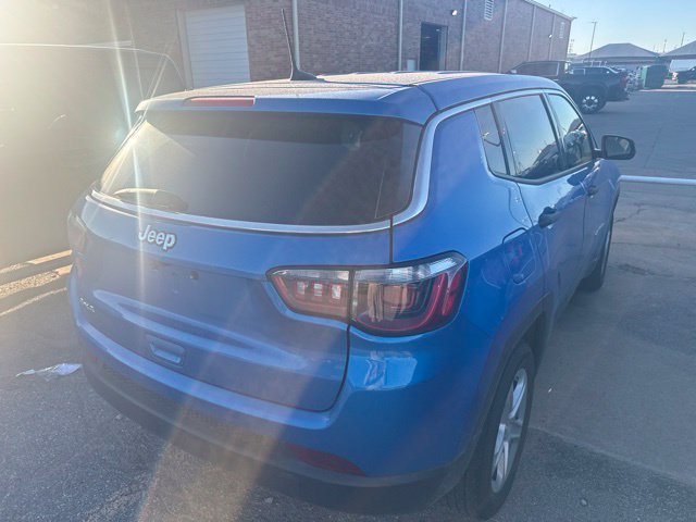 Used 2023 Jeep Compass Sport AWD/4WD image 3