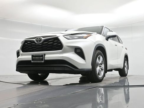 Used 2021 Toyota Highlander LE image 47