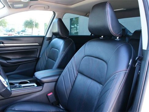 Used 2024 Nissan Altima 2.5 SR w/ SR Premium Package image 11