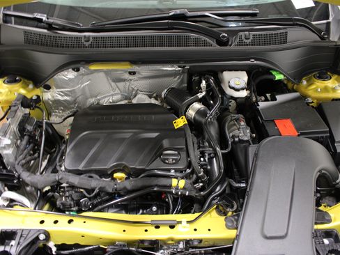Used 2024 Chevrolet Trax RS w/ Driver Confidence Package FWD image 39