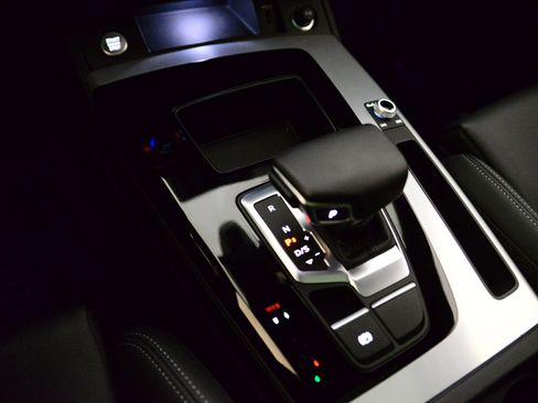 Certified 2025 Audi Q5 2.0T Premium image 13