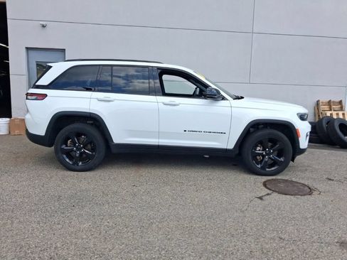 Certified 2023 Jeep Grand Cherokee Altitude AWD/4WD image 6