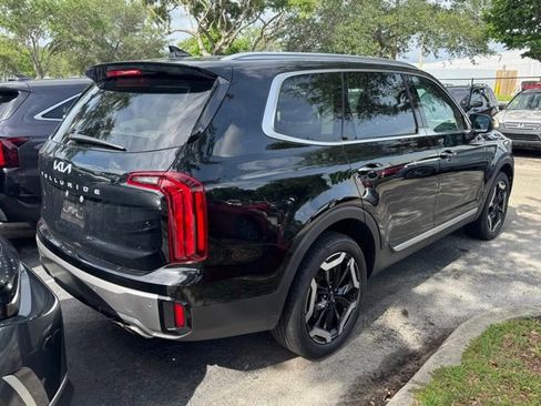 Certified 2025 Kia Telluride S FWD image 3