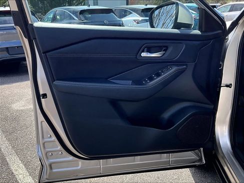 Used 2026 Nissan Rogue SV w/ SV Premium Package image 9