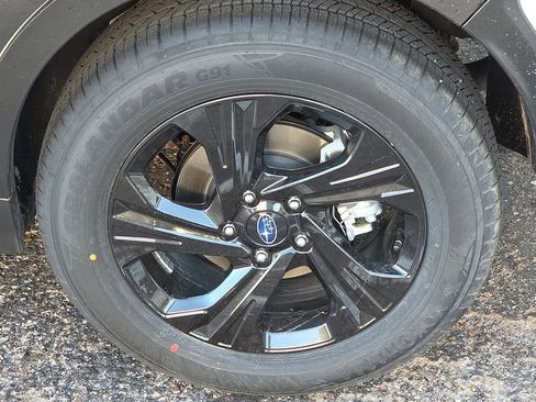 Used 2025 Subaru Crosstrek 2.0i image 3