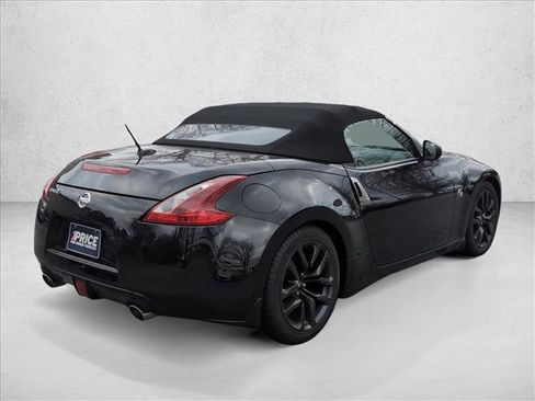 Used 2018 Nissan 370Z Touring image 5