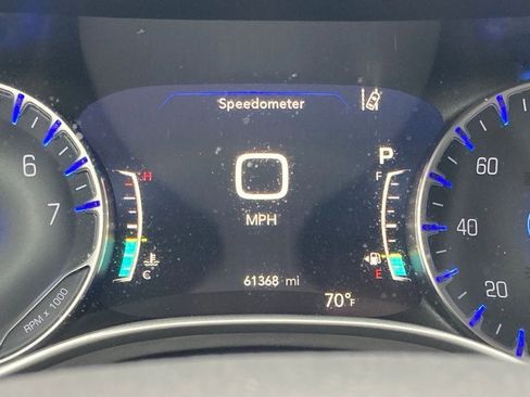 Used 2023 Chrysler Pacifica Touring-L image 17