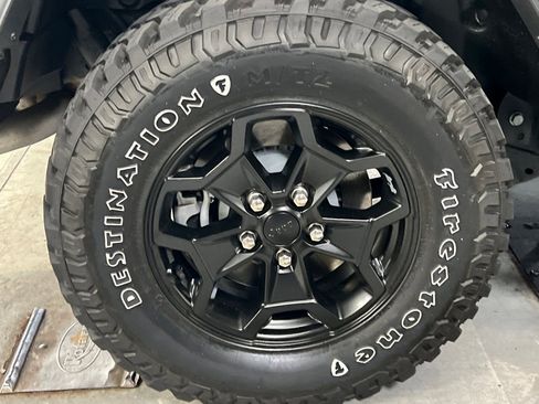Used 2023 Jeep Wrangler Unlimited w/ Cold Weather Group AWD/4WD image 4