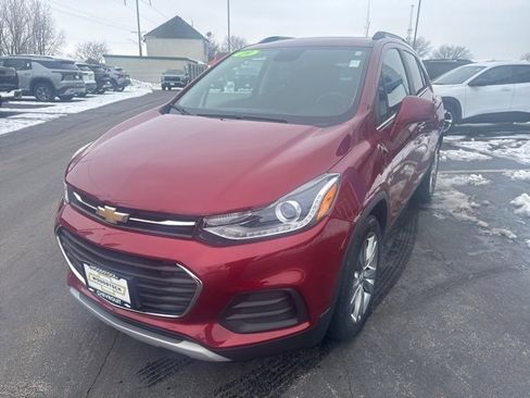Used 2019 Chevrolet Trax LT w/ Sun & Sound Package image 7