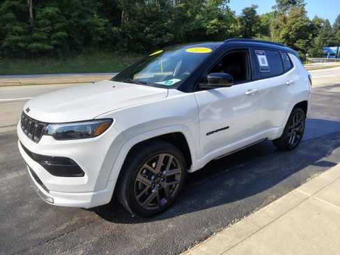 Certified 2025 Jeep Compass Limited w/ High Altitude Package AWD/4WD image 4