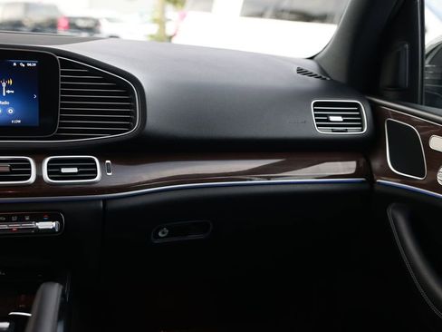 Used 2025 Mercedes-Benz GLE 450e 4MATIC w/ Driver Assistance Package image 29