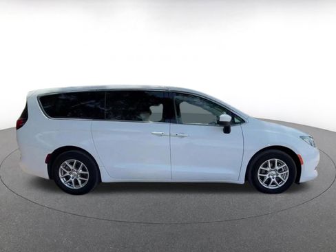 Used 2023 Chrysler Voyager LX FWD image 16