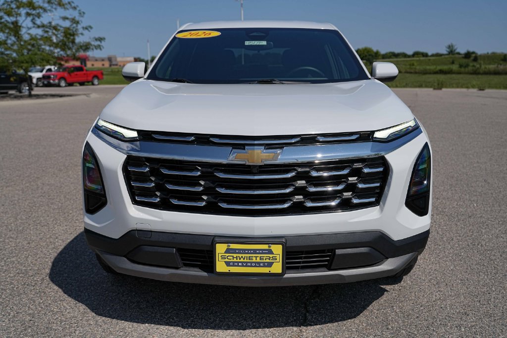 Used 2026 Chevrolet Equinox LT AWD/4WD image 2