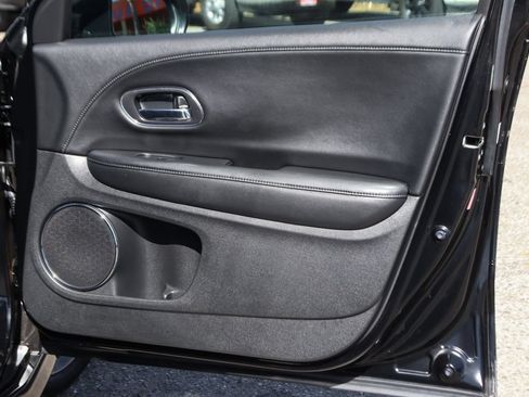 Used 2019 Honda HR-V Touring image 38