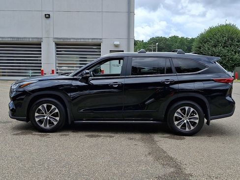 Used 2023 Toyota Highlander XLE AWD/4WD image 5
