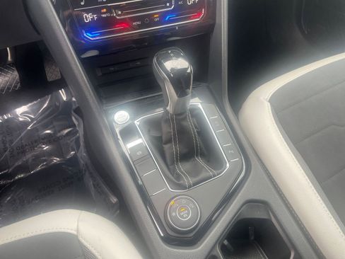 Used 2025 Volkswagen Taos SE image 41