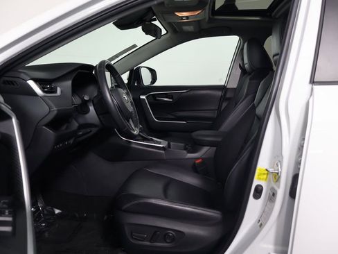 Used 2020 Toyota RAV4 XLE Premium image 10