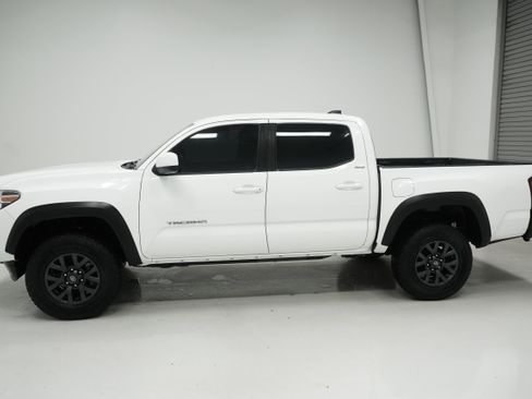 Used 2021 Toyota Tacoma SR5 w/ SR5 Appearance Package (SM) RWD image 6
