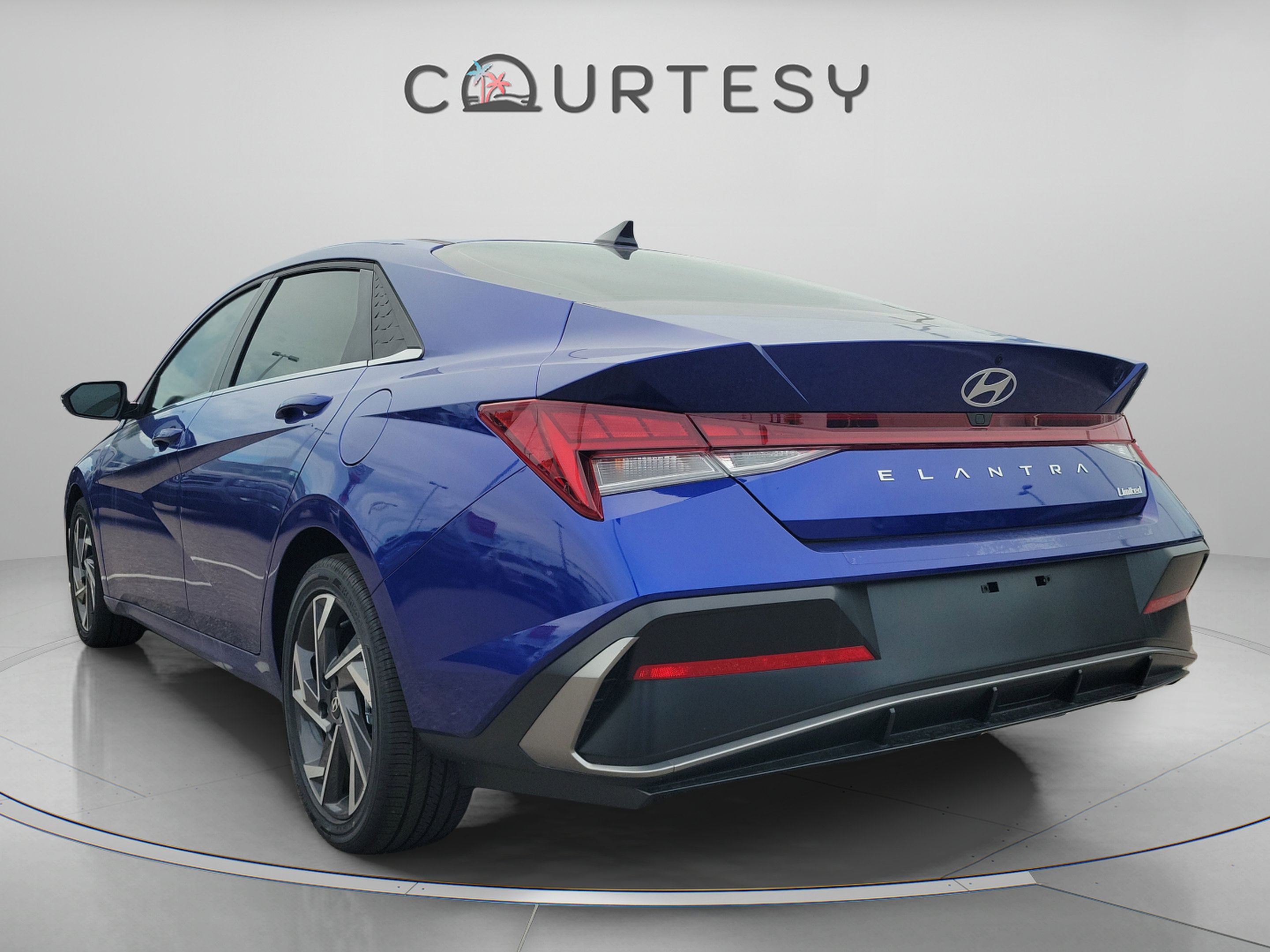 Certified 2025 Hyundai Elantra Limited FWD image 3